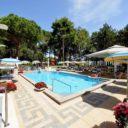 Hotel Colorado Lignano Sabbiadoro Kültér fotó