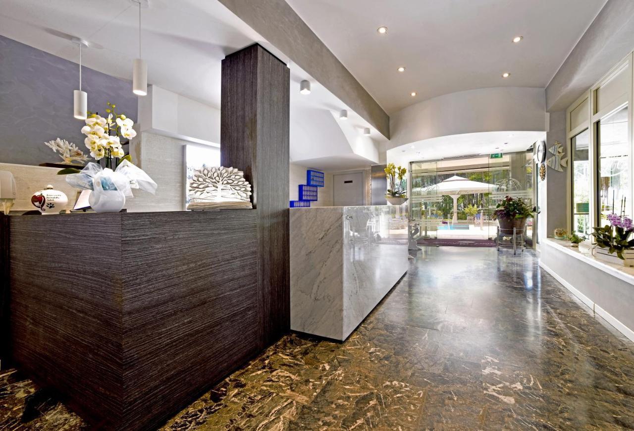 Hotel Colorado Lignano Sabbiadoro Kültér fotó