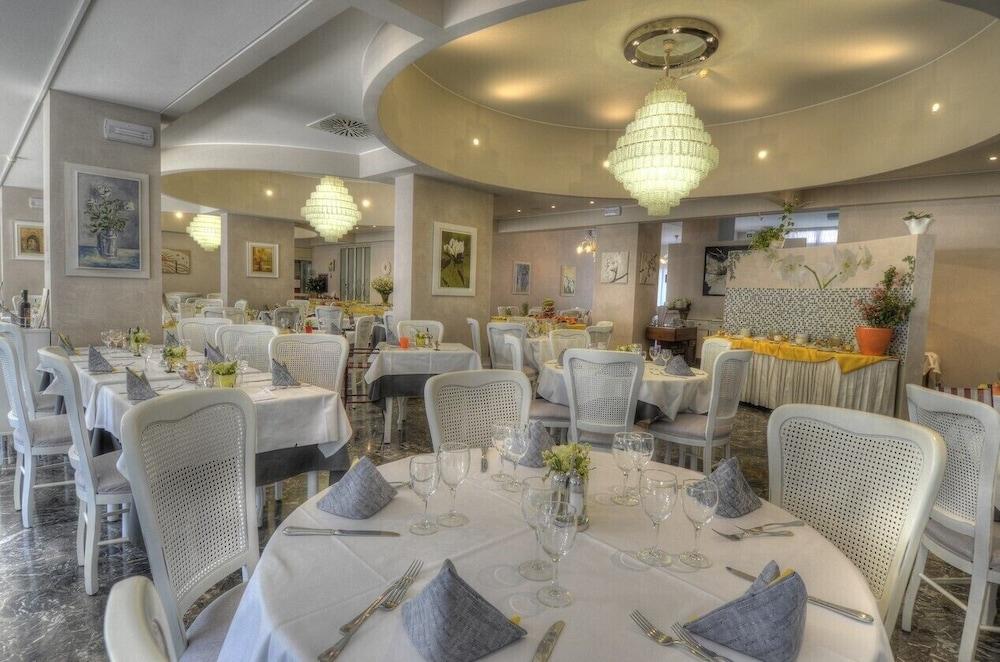 Hotel Colorado Lignano Sabbiadoro Kültér fotó