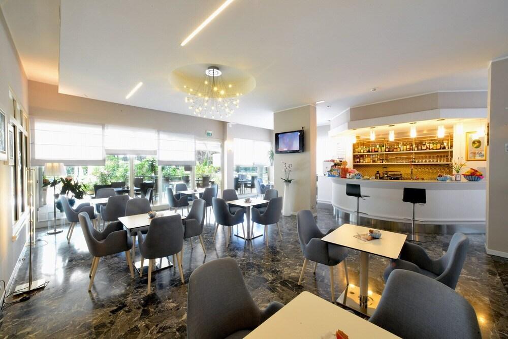 Hotel Colorado Lignano Sabbiadoro Kültér fotó