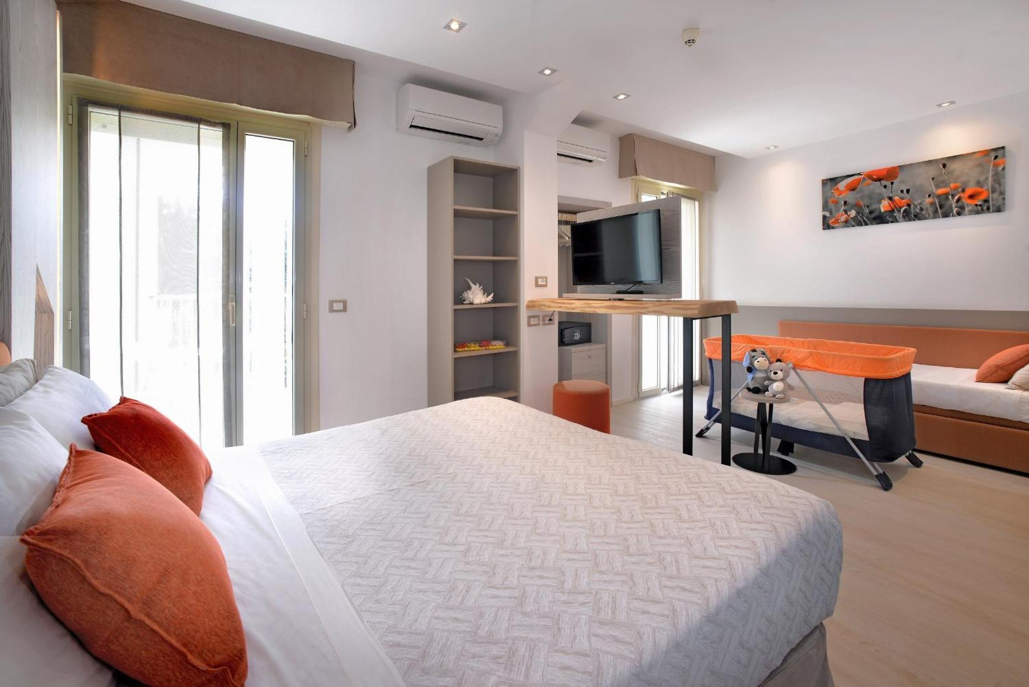 Hotel Colorado Lignano Sabbiadoro Kültér fotó