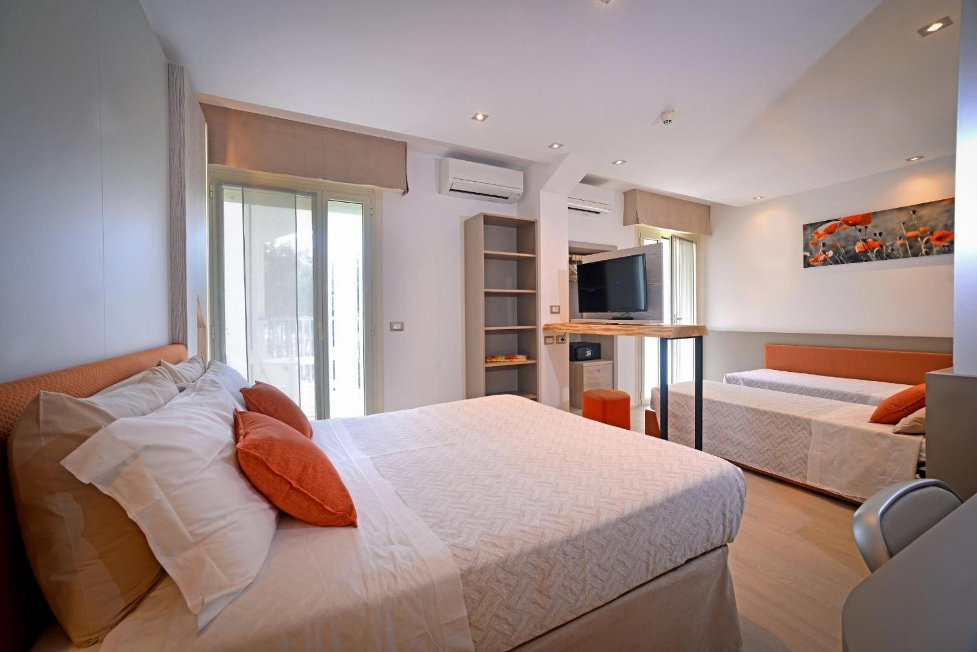 Hotel Colorado Lignano Sabbiadoro Kültér fotó
