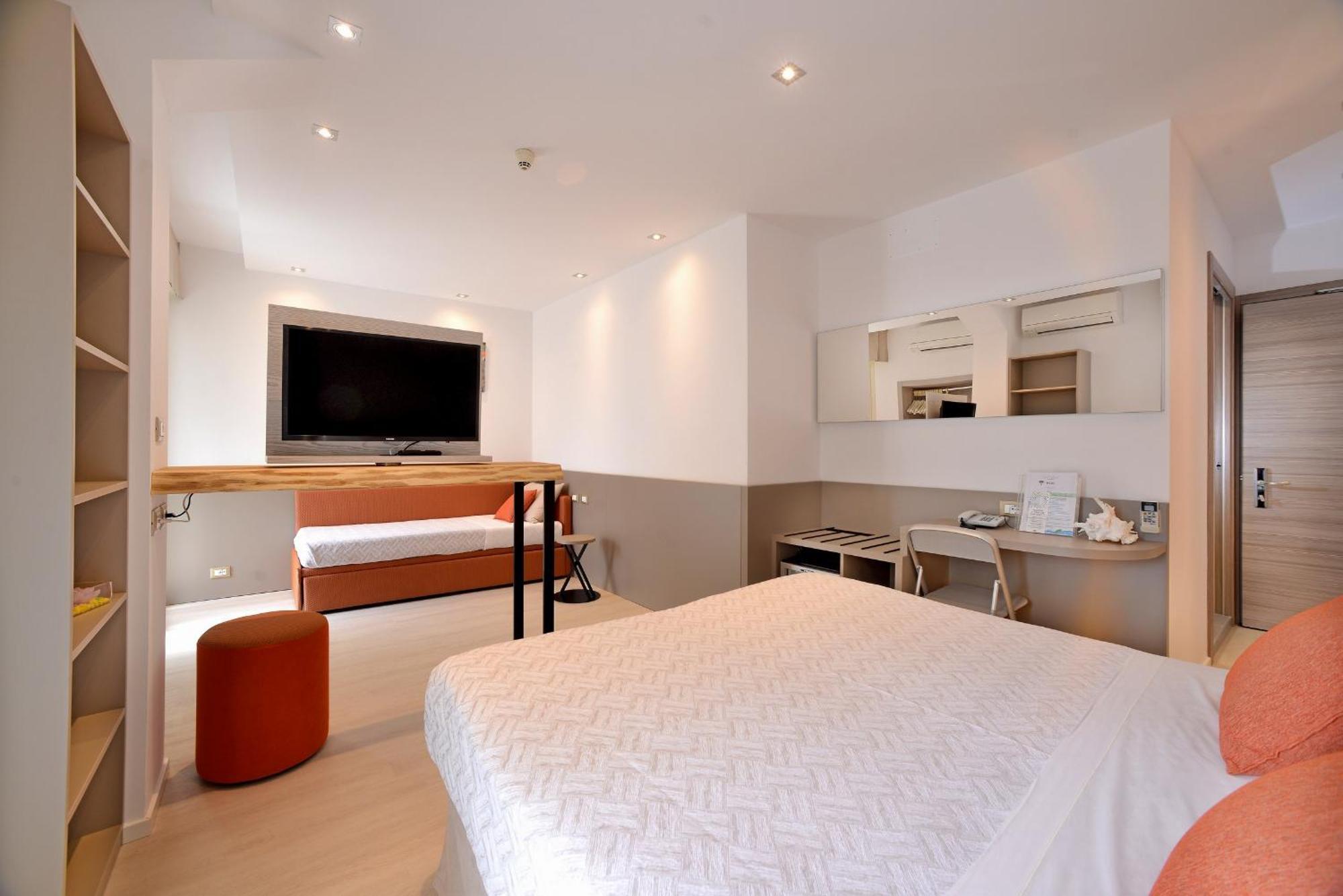 Hotel Colorado Lignano Sabbiadoro Kültér fotó