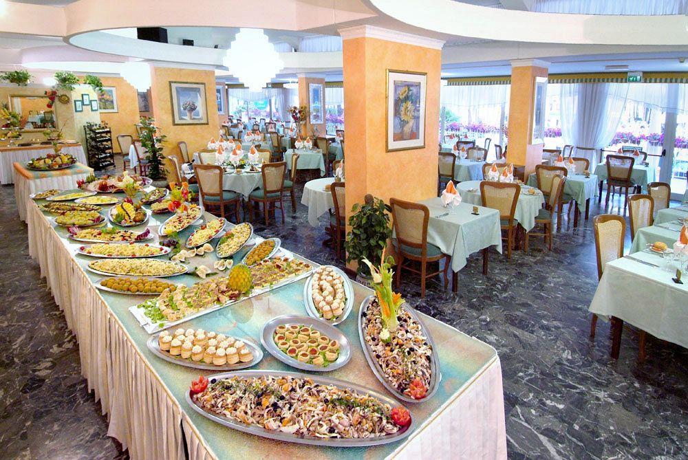 Hotel Colorado Lignano Sabbiadoro Kültér fotó