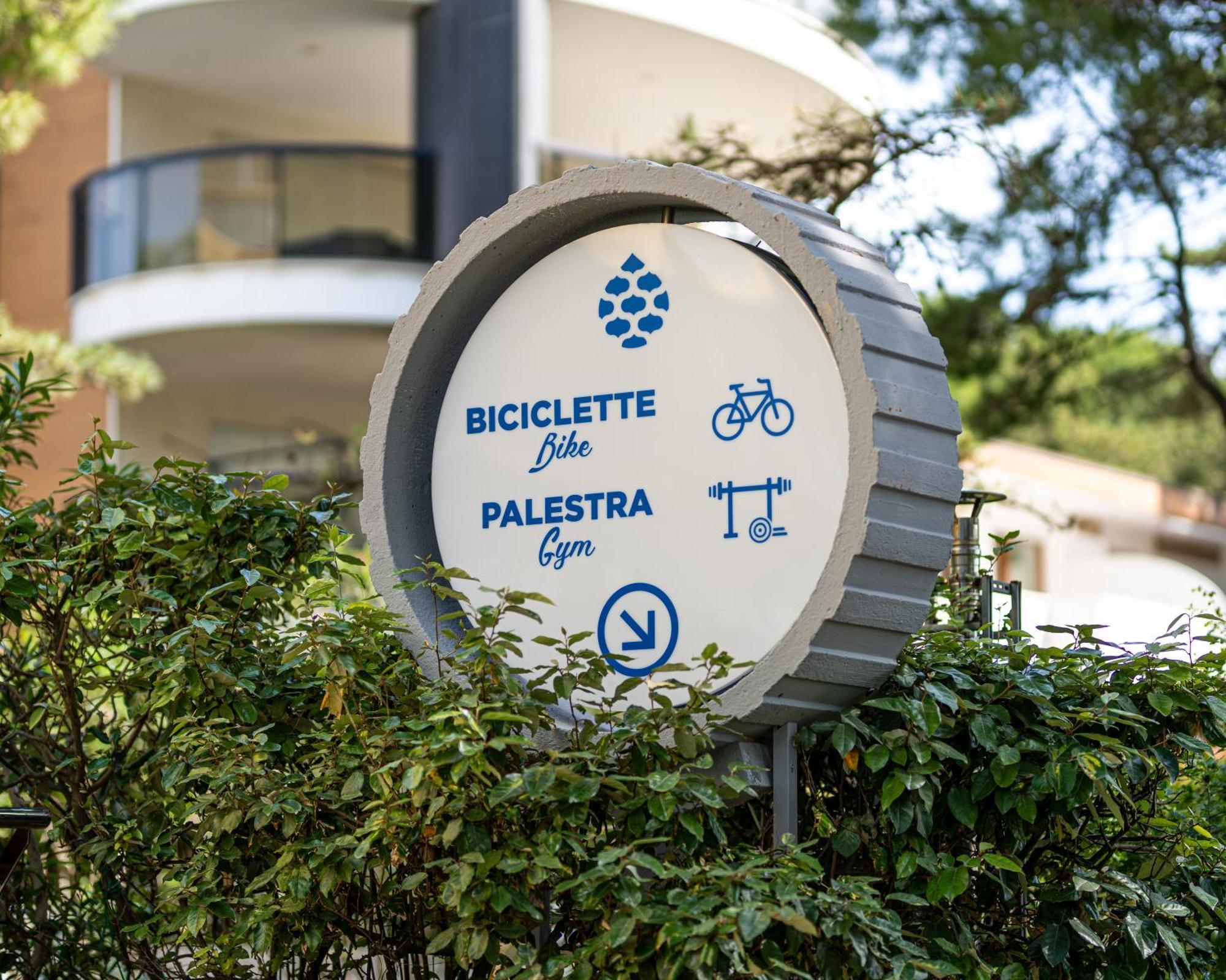 Hotel Colorado Lignano Sabbiadoro Kültér fotó