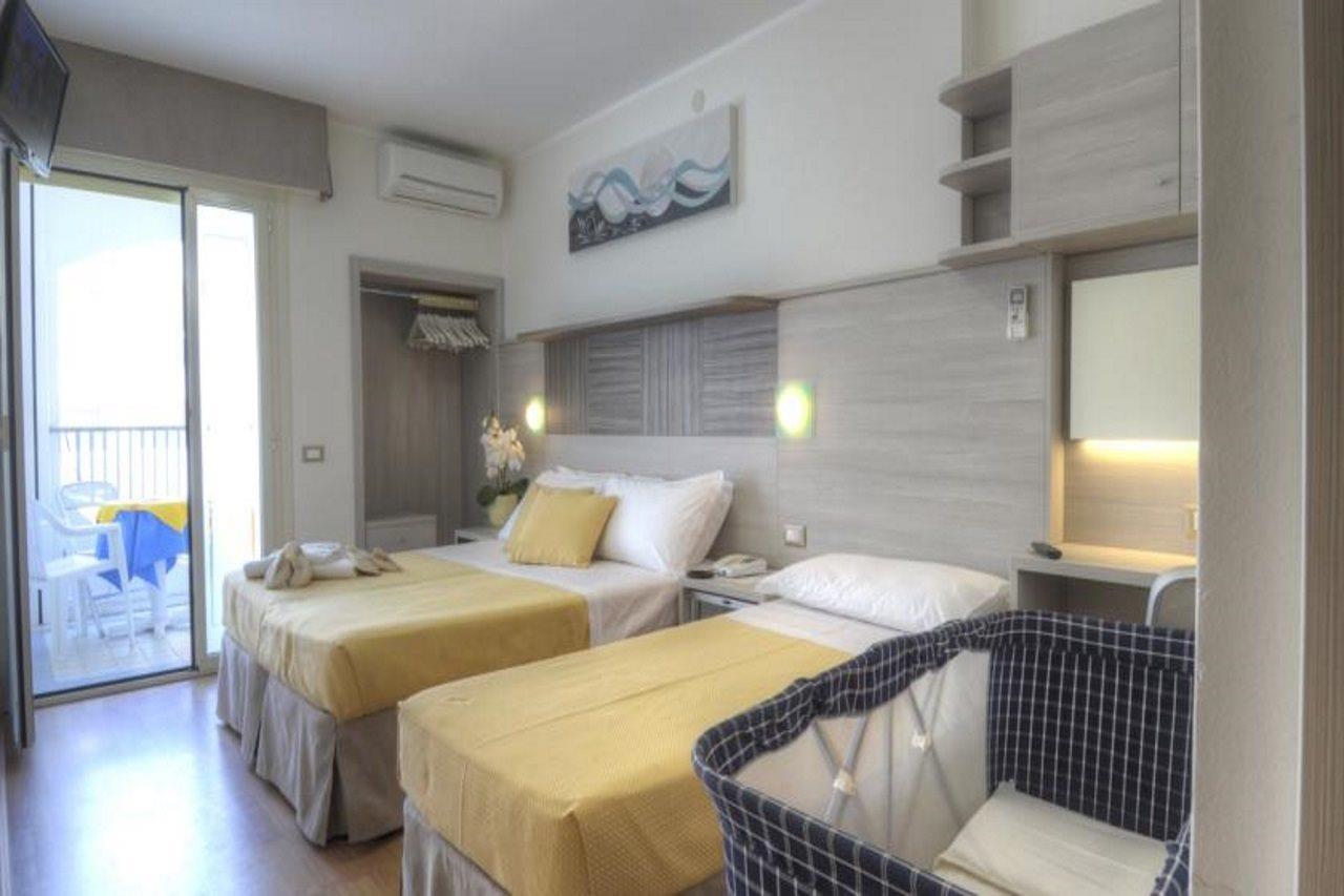 Hotel Colorado Lignano Sabbiadoro Kültér fotó