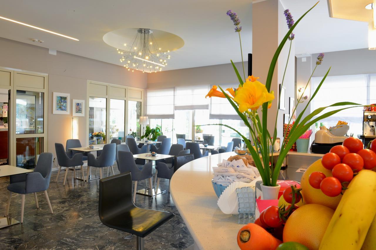 Hotel Colorado Lignano Sabbiadoro Kültér fotó