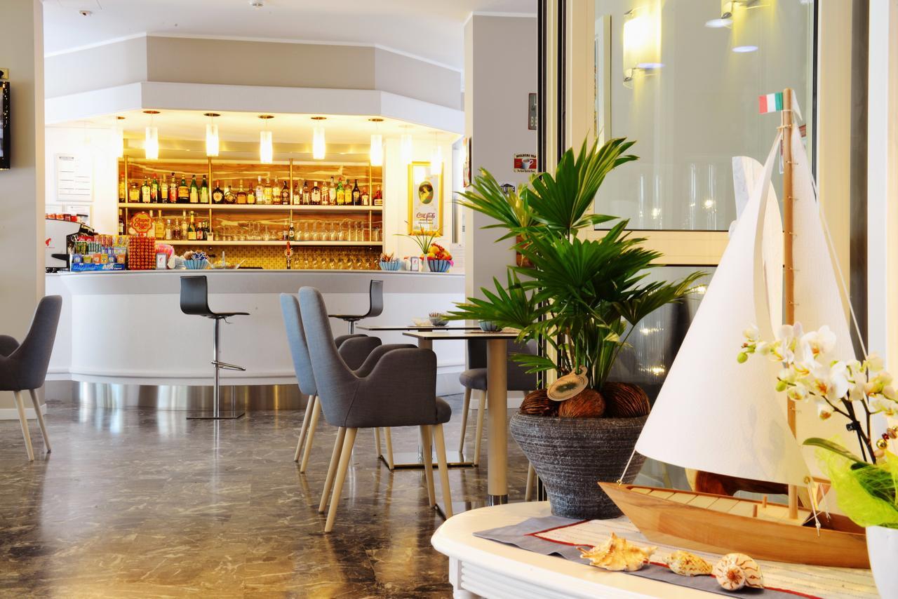 Hotel Colorado Lignano Sabbiadoro Kültér fotó