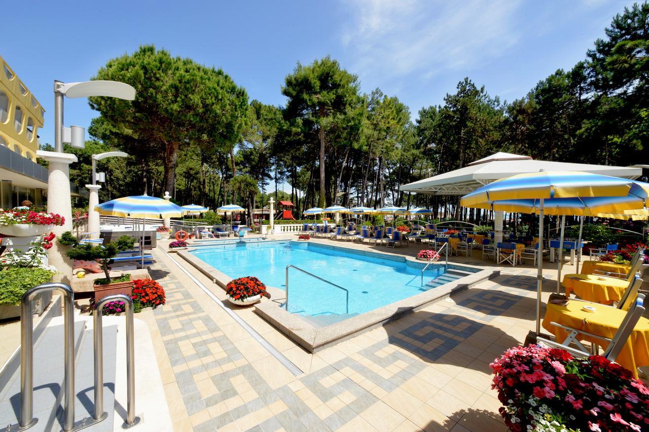 Hotel Colorado Lignano Sabbiadoro Kültér fotó