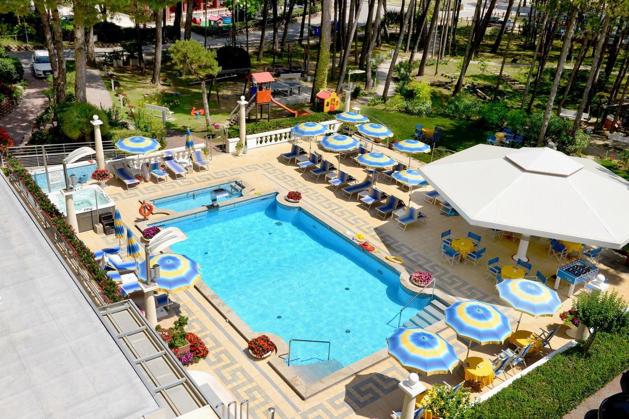 Hotel Colorado Lignano Sabbiadoro Kültér fotó