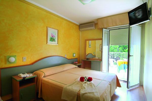 Hotel Colorado Lignano Sabbiadoro Kültér fotó